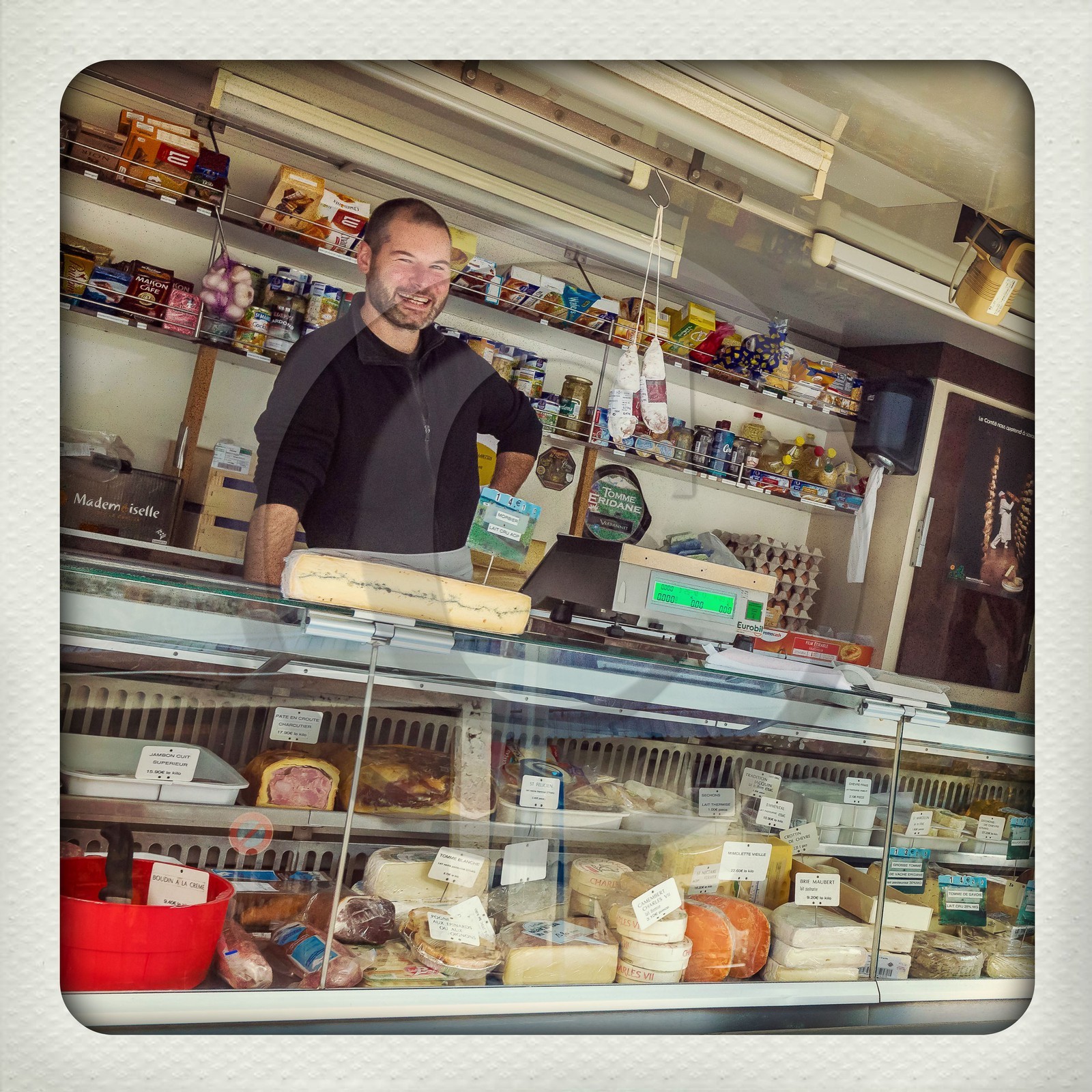 Vallée de la Bonne, village Le Désert, Chez Fabien, épicerie ambulante, charcuterie, fromages