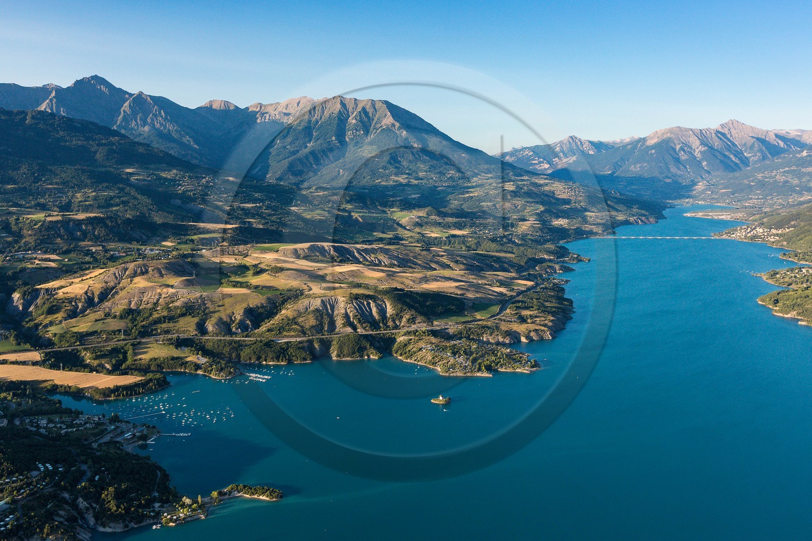 Prunières, baie et chapelle Saint-Michel