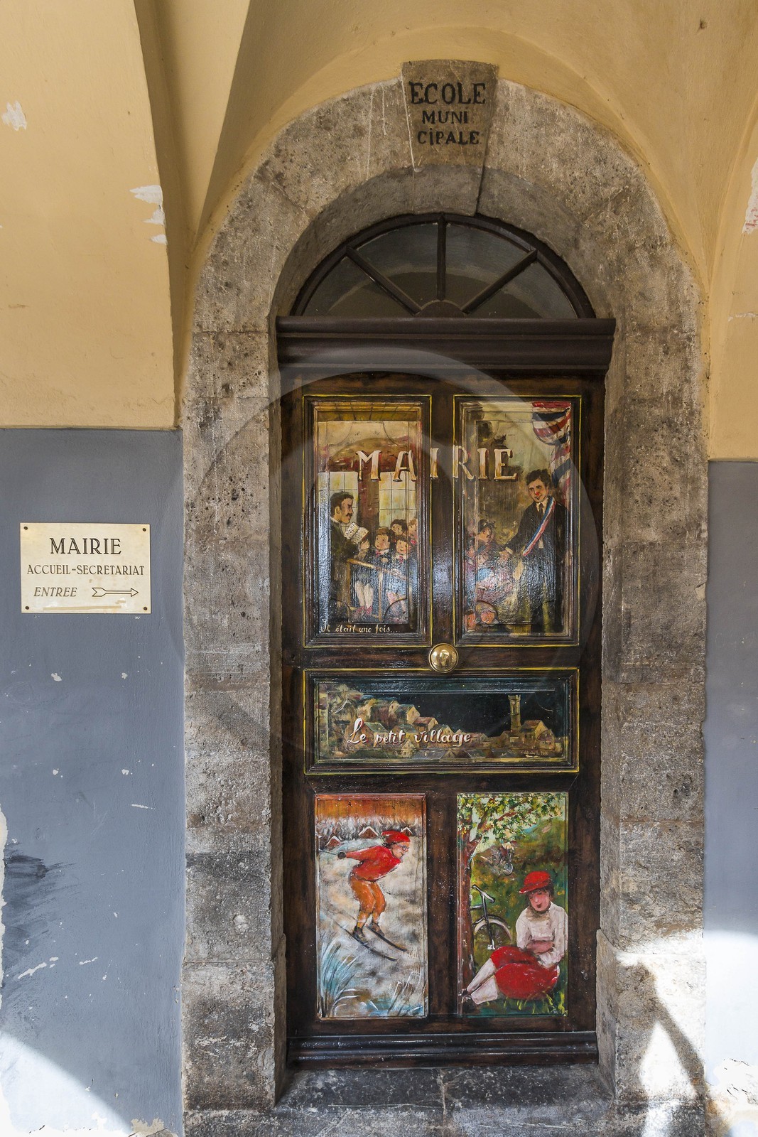 Vallée de la Tinée, Roubion, portes peintes