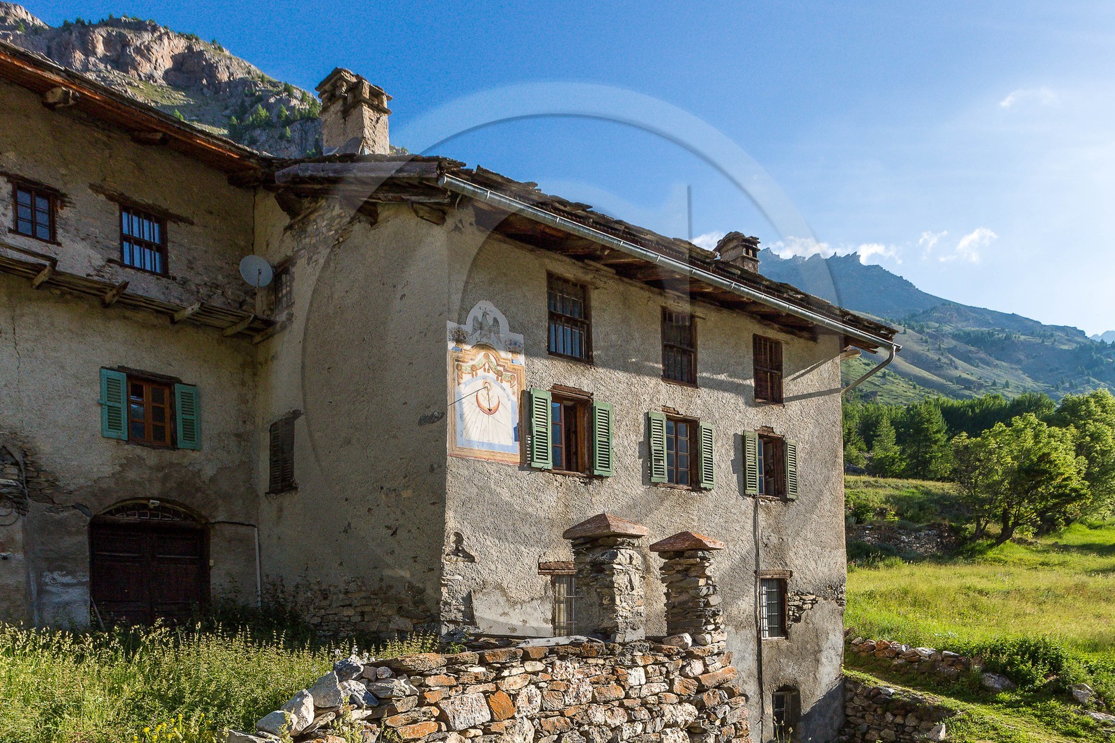 Saint-Paul-sur-Ubaye, hameau de Maljasset, cadran solaire Création Zarbula 1860 et restauration en 1990 par J.F. Gavoty