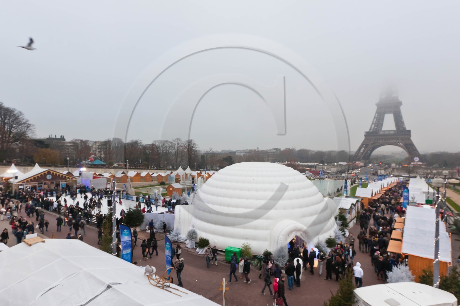 Paris, 2011, le village de Noël du Trocadéro et son univers de neige et glace