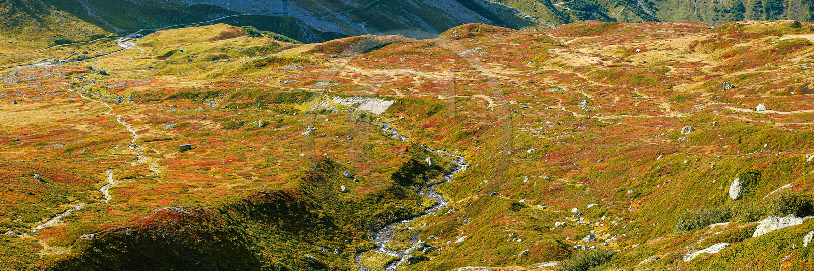 Randonnée pédestre sur le sentier des lacs Jovet