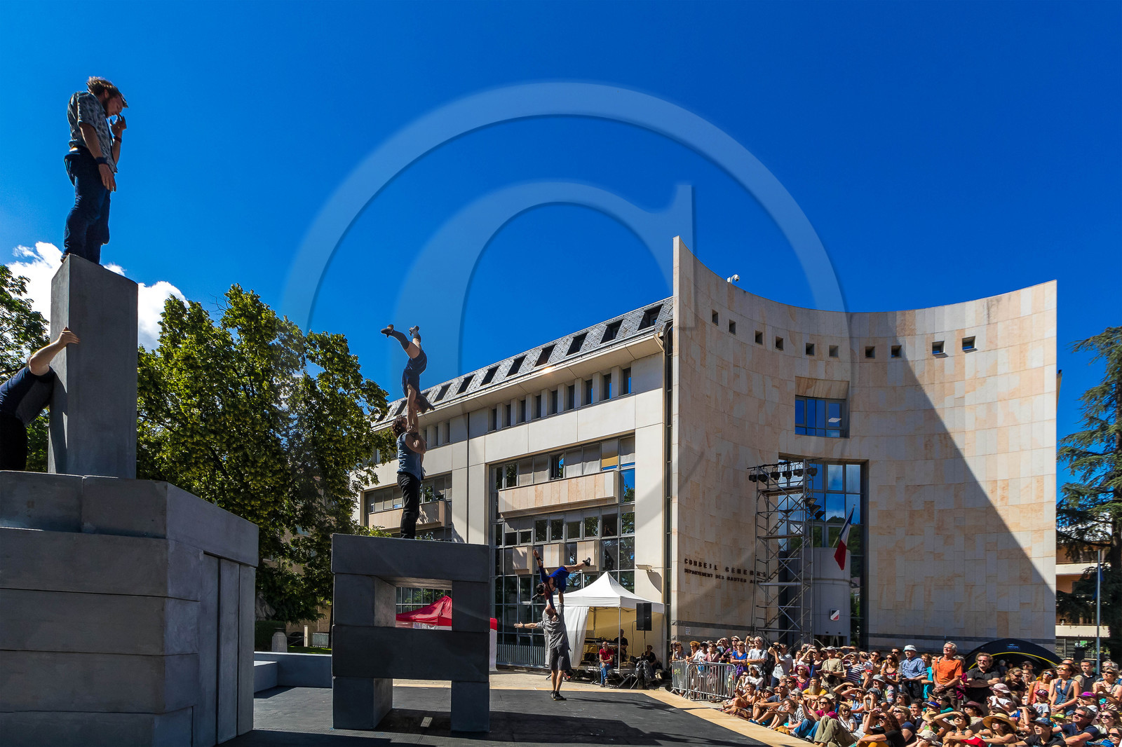 Festival Arts De Rue, Tous dehors (enfin) ! Block, Cie NoFit State Circus & Motion House - cirque & danse