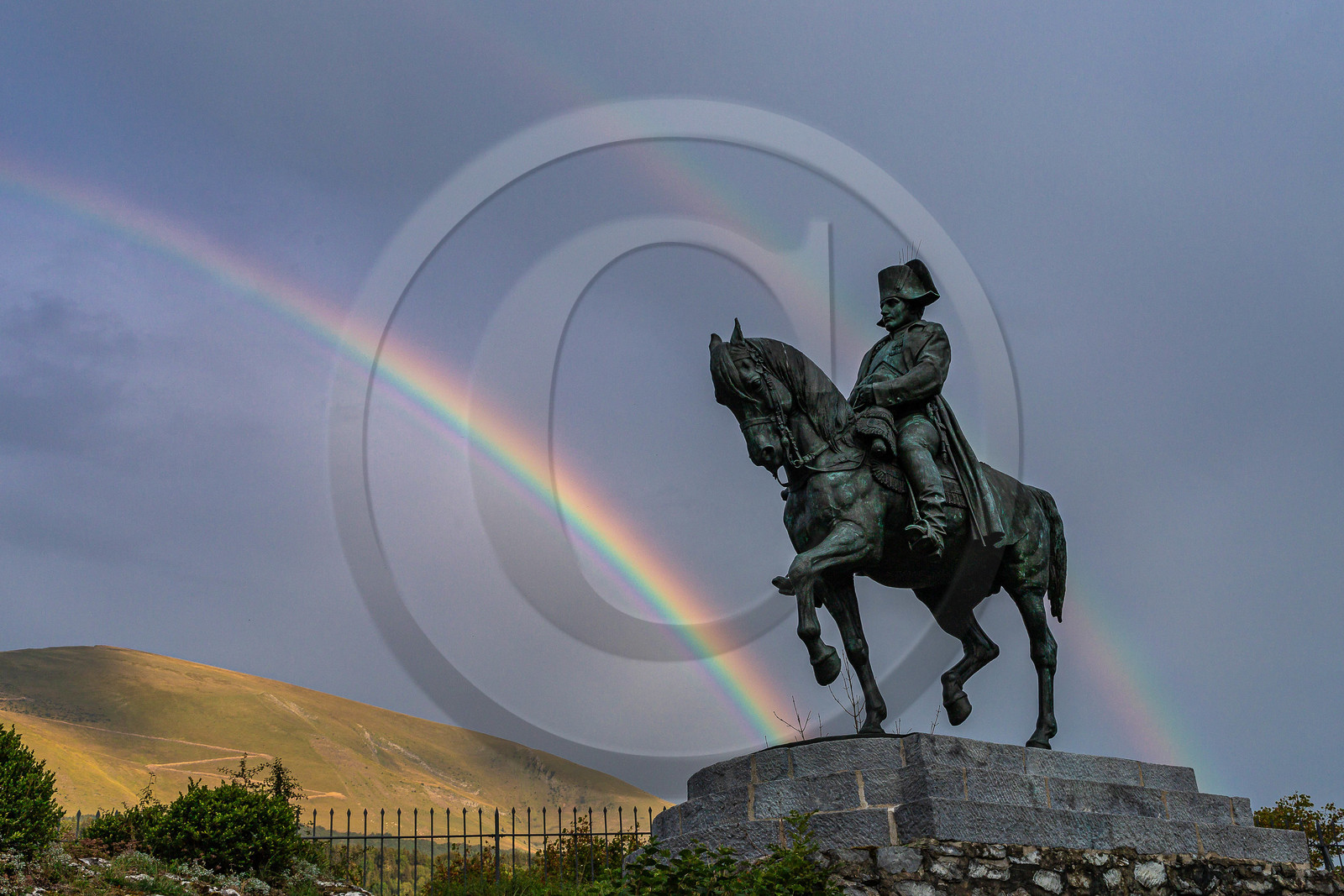 Laffrey, Statue et route Napoléon