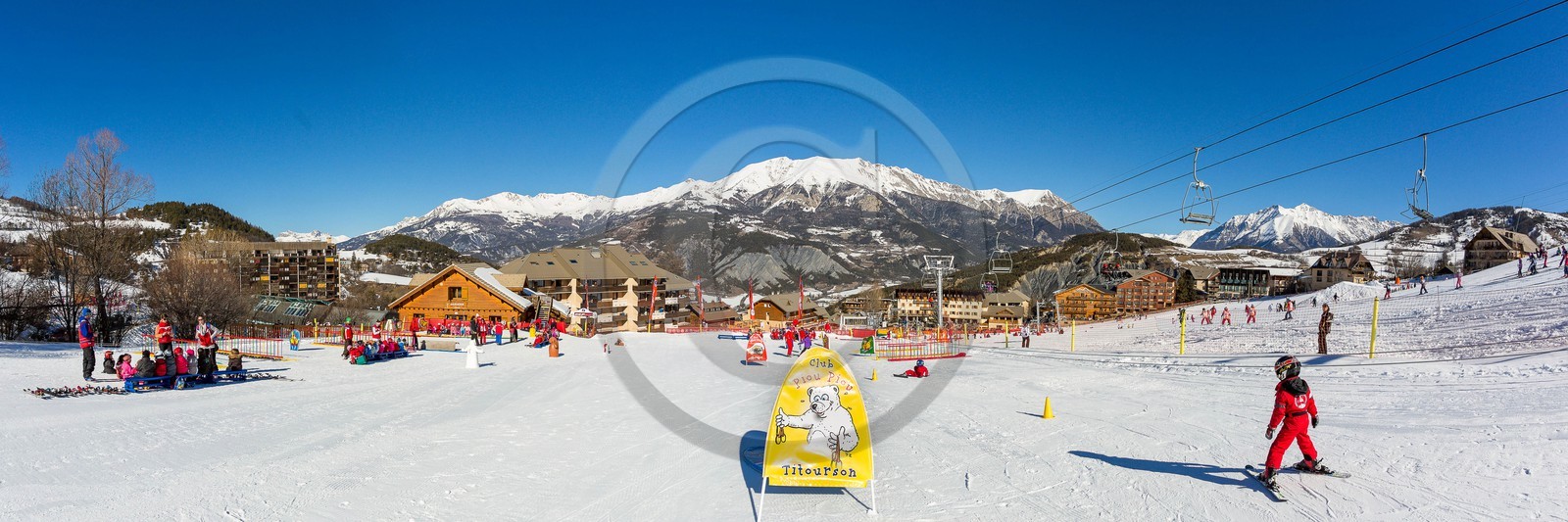 La station de ski Sauze Super-Sauze est une station village située entre 1400 et 2400 m