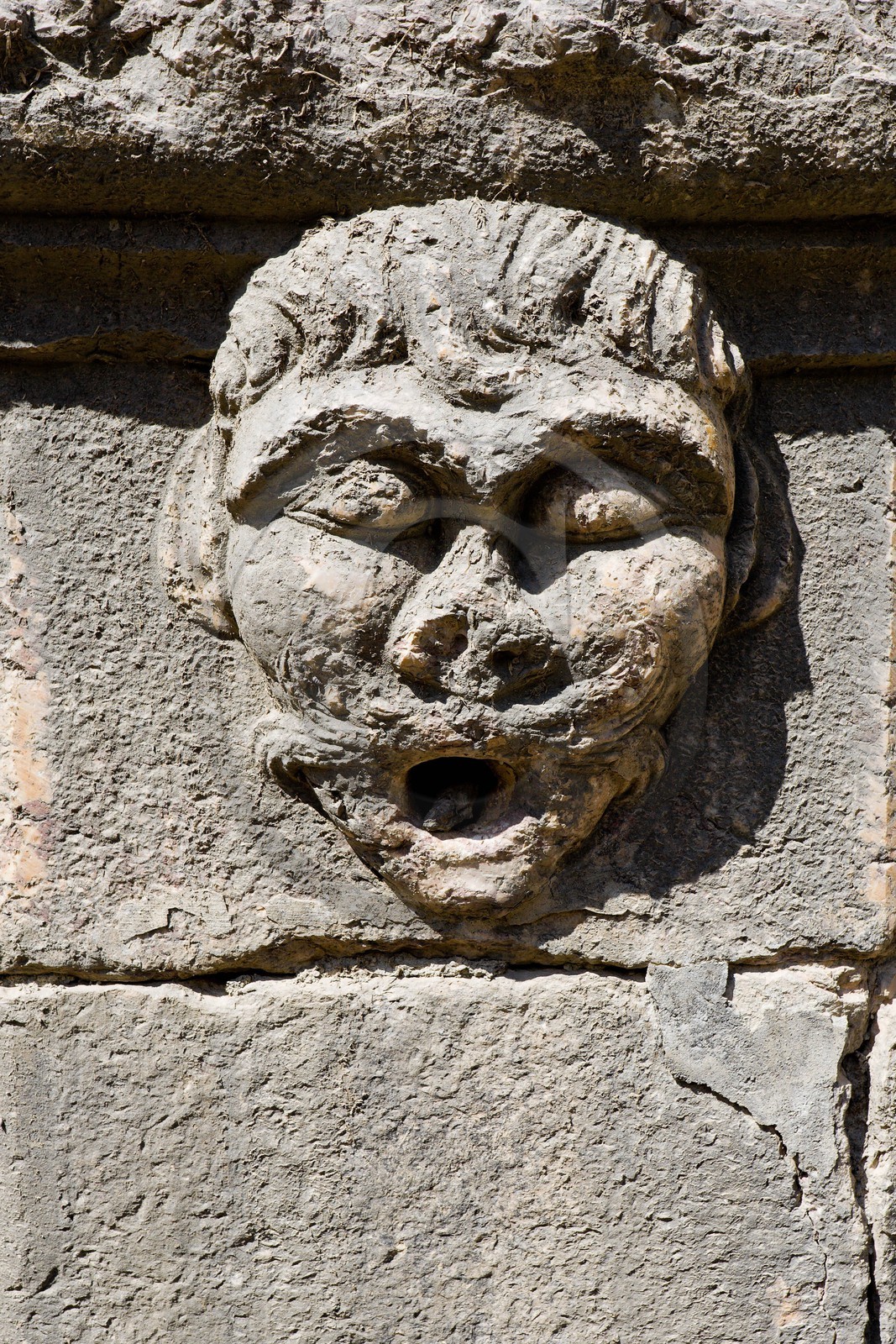 Mont-Dauphin, fortifications Vauban, fontaine de la caserne Rochambeau