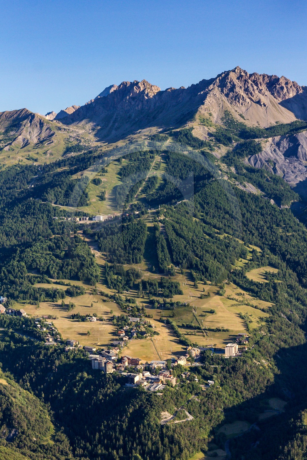 La station de ski Sauze Super-Sauze est une station village située entre 1400 et 2400 m