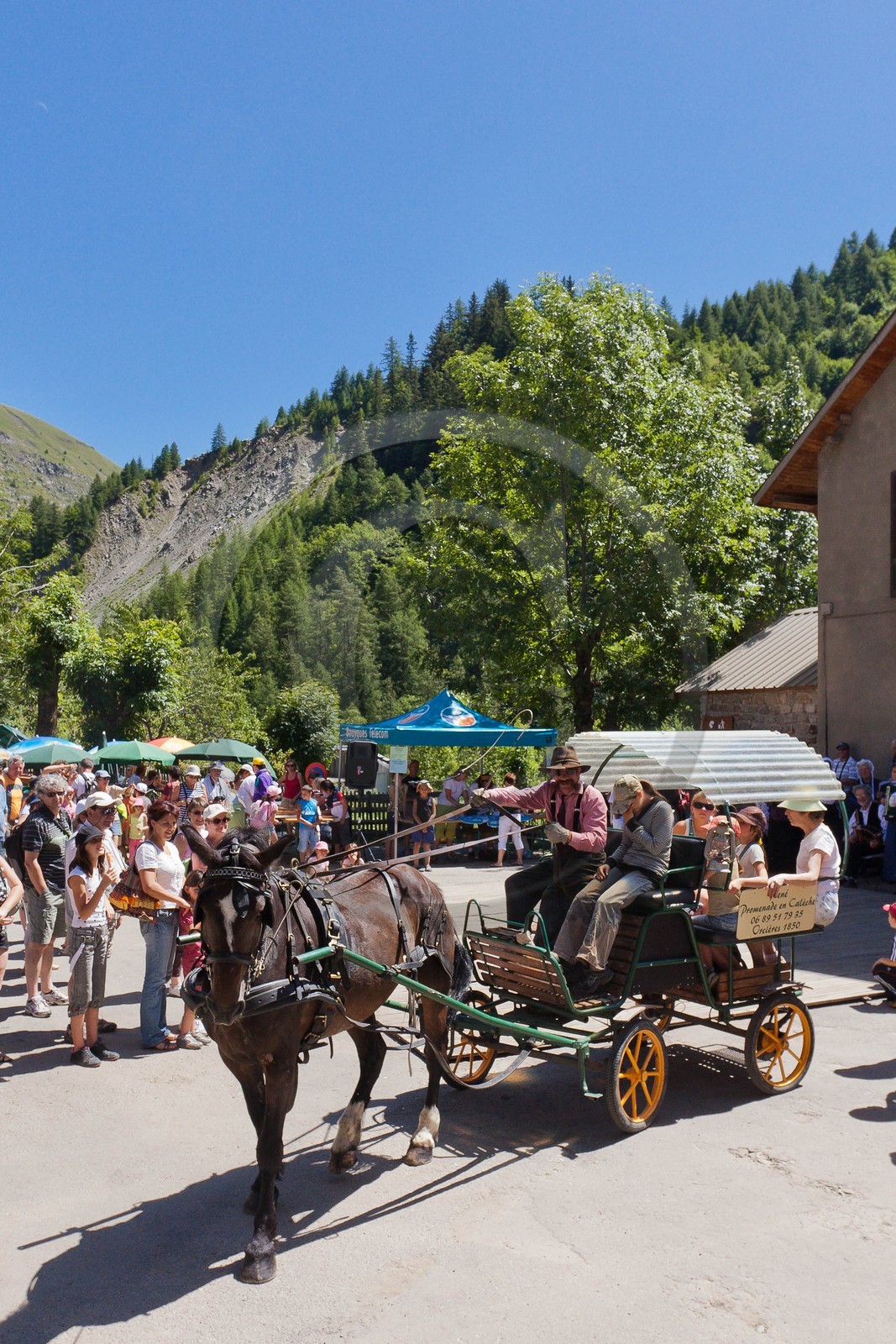 La fête de la Sainte-Anne à Prapic, fin juillet, balade en charette à cheval