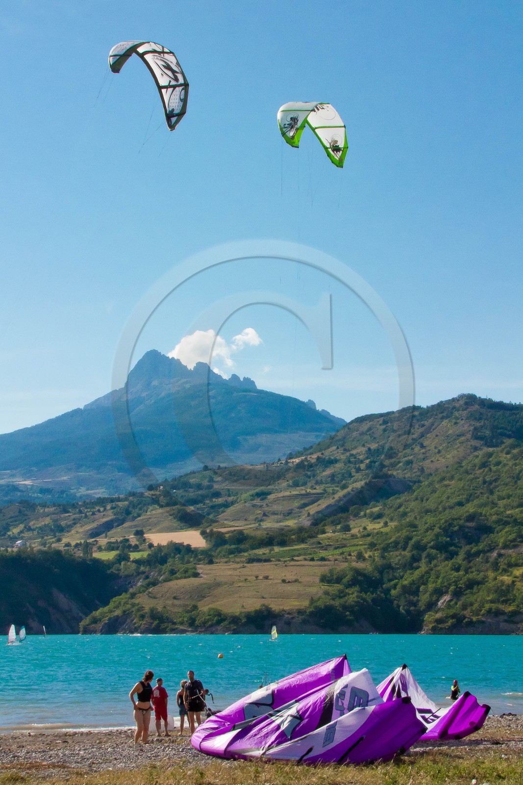 Lac de Serre-Ponçon, plage du villege des Crots, Crots Beach, haut lieu des Kitesurf