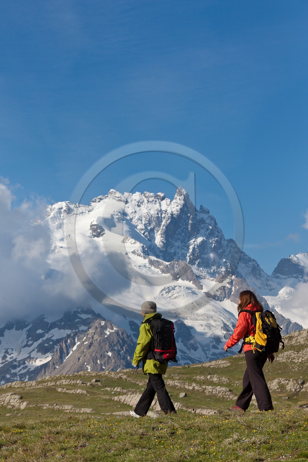 Randonnée au lac du Goléon devant la Meije