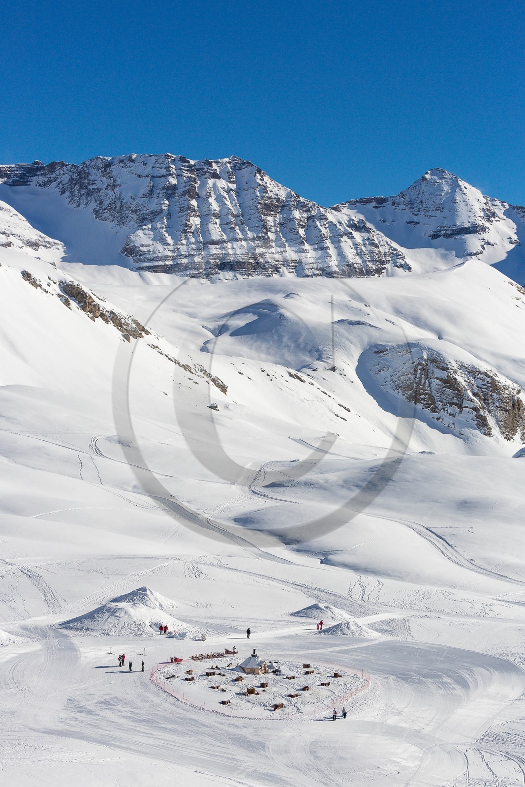 Station de ski d'Orcières 1850, plateau de Rocherousse, village d'igloo Williwaw