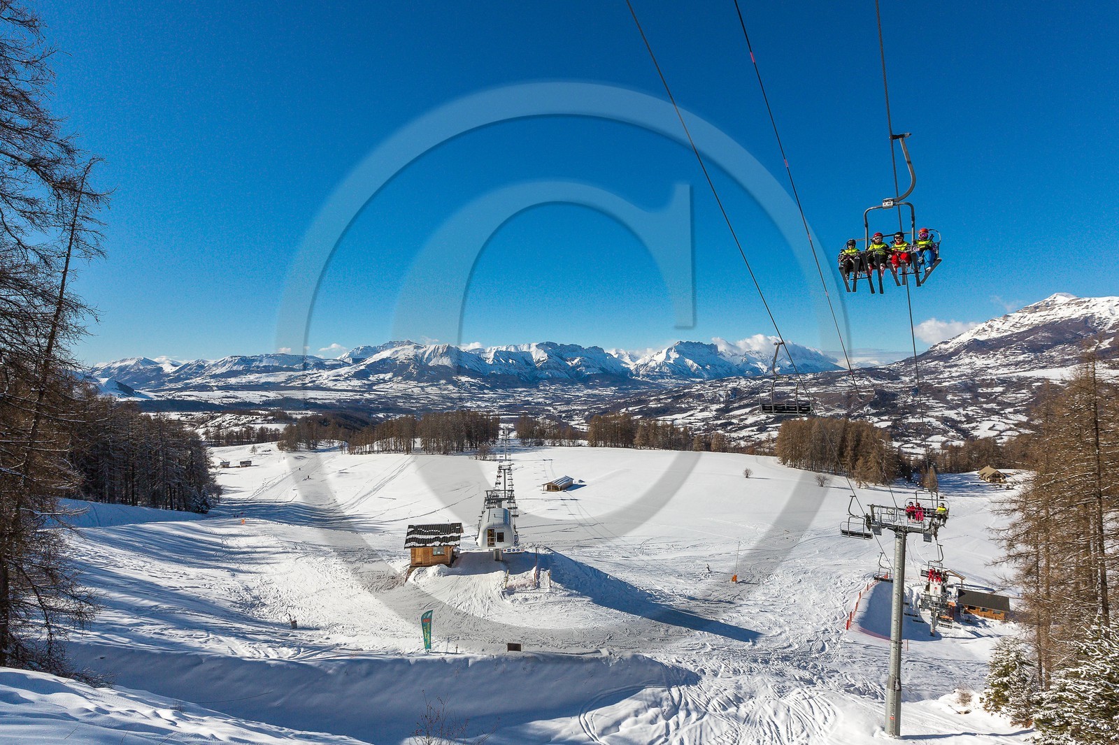 station village de Saint-Léger-les Mélèzes, télésiège du Cuchon
