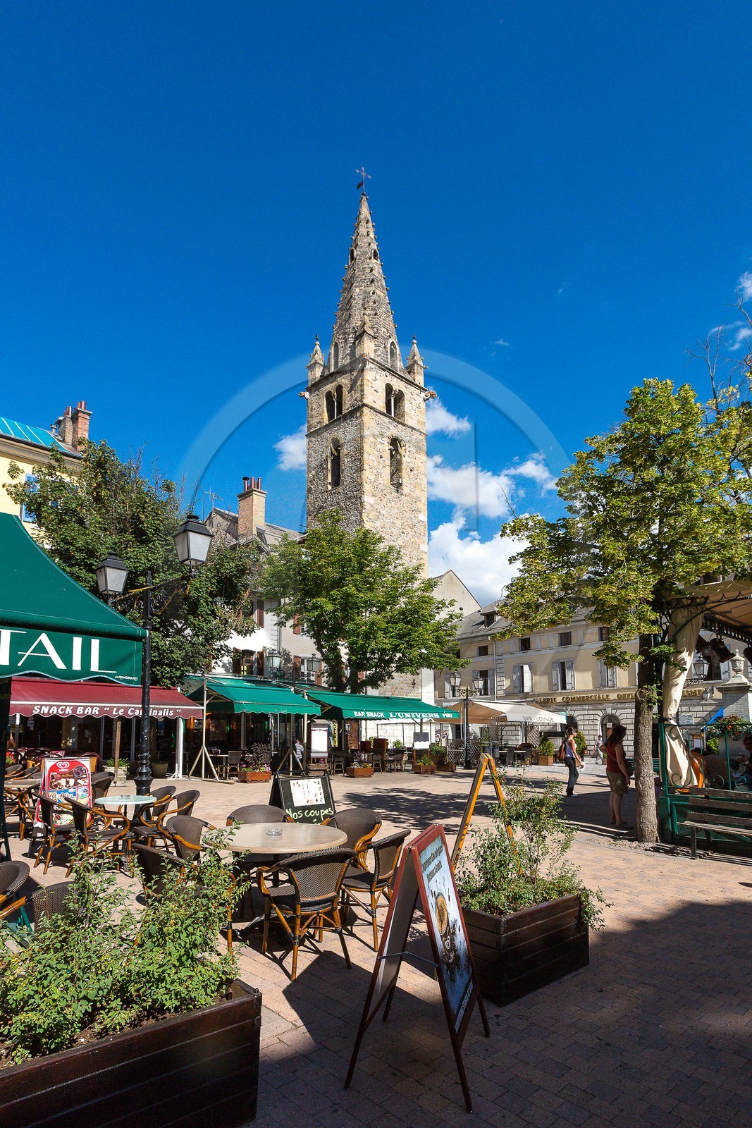Barcelonnette, Place Manuel et Tour Cardinalis