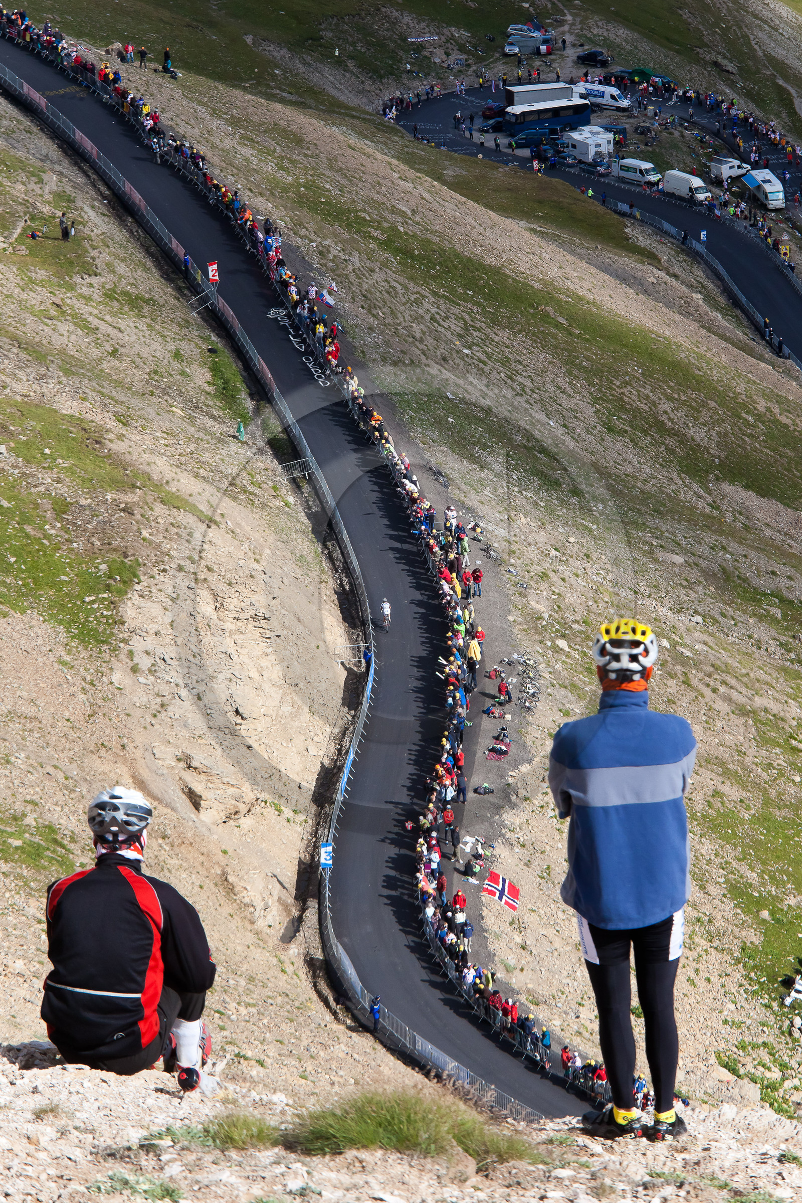Tour de France 2011, arrivée au sommet du col du Galibier (altitude 2 6421 m)