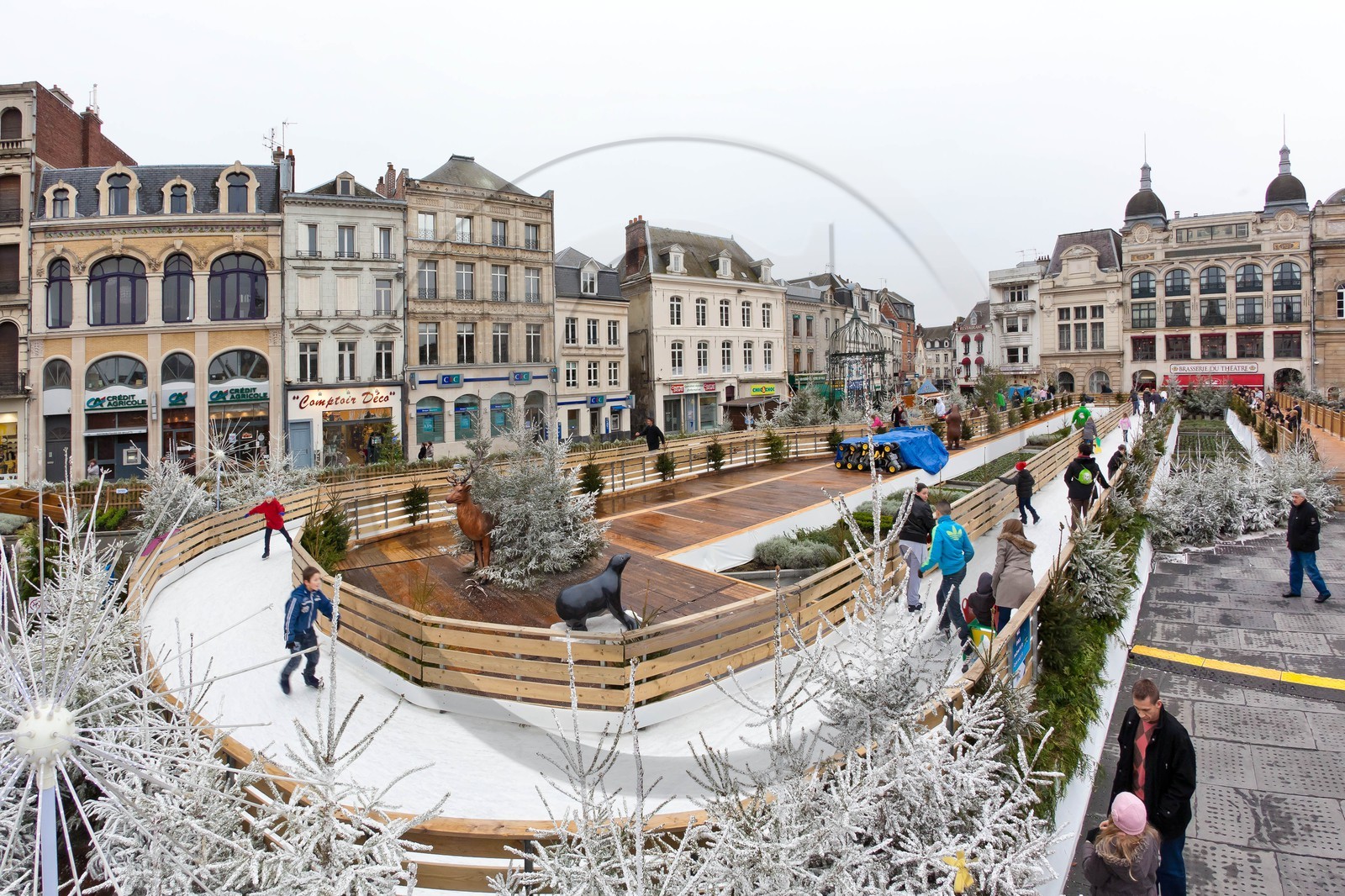 La patinoire en glace naturelle installée par Synerglace à Saint-Quentin