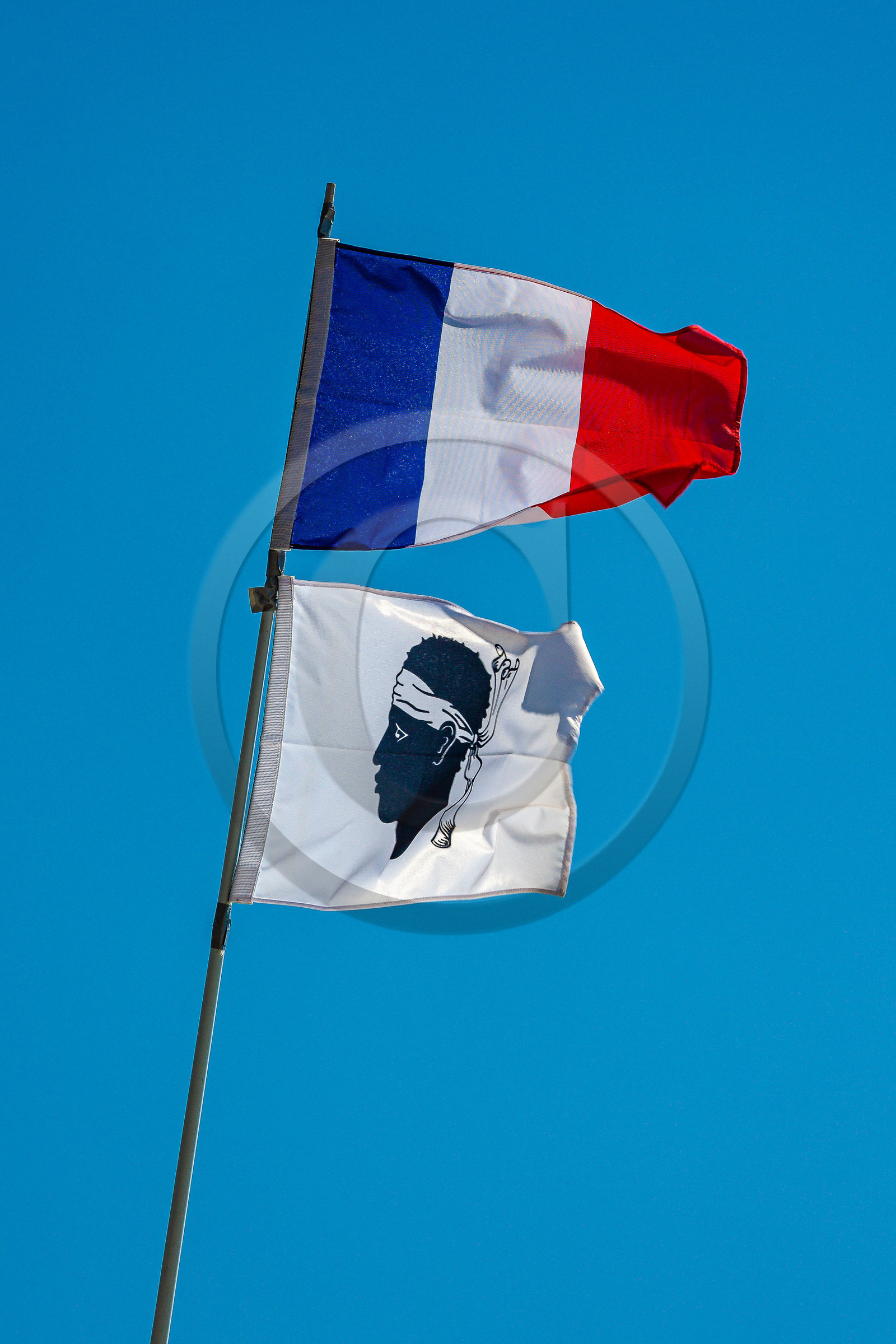Porto-Vecchio, drapeau Français et Corse