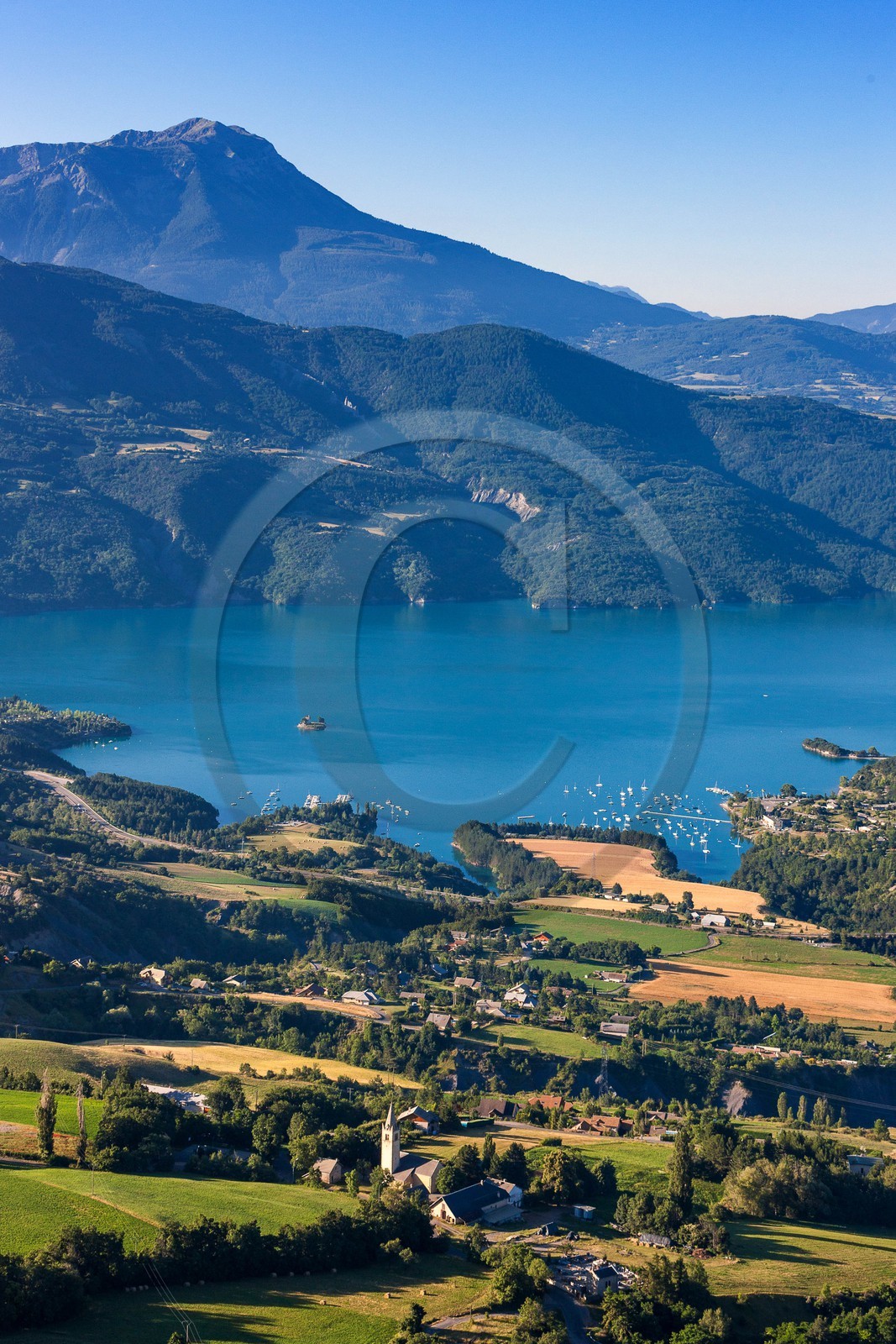 Prunières, baie et chapelle Saint-Michel